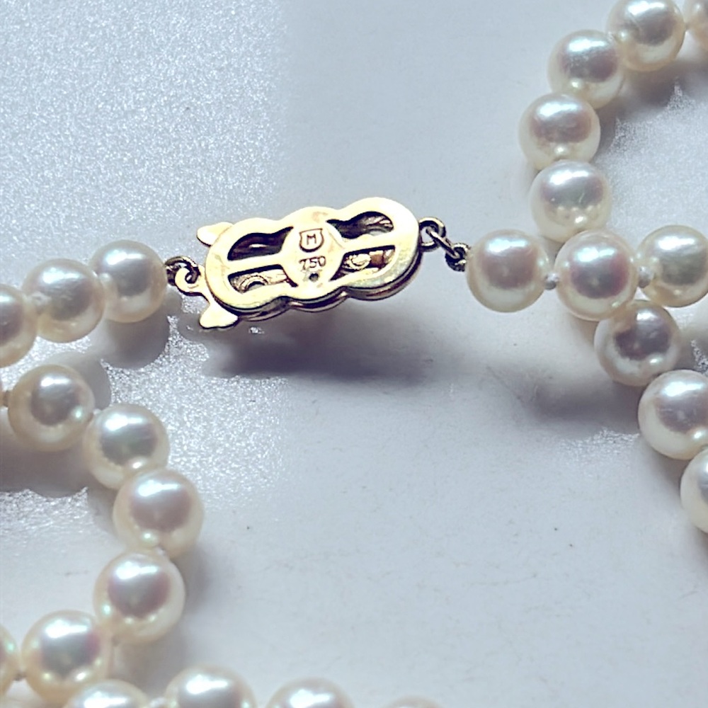 Mikimoto 18k gold pearl necklace. Length 19”. Pearls 6-6.3 mm - Picture 4 of 7